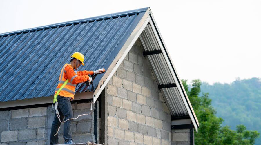 Professional gutter cleaning in Pleasanton, TX